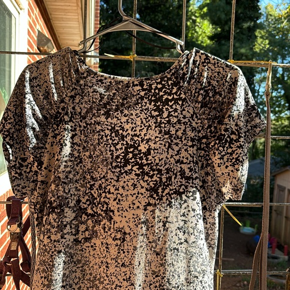 Jaclyn Smith Front Gathered V-Neck Blouse Short Sleeves Paint Splatter Design M - Picture 11 of 16